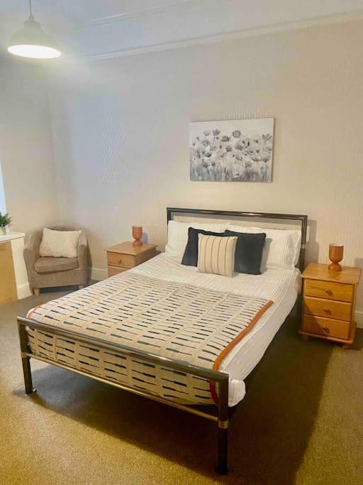 Bright 2 Bedroom Apartment Near Seafront Central بينزانس المظهر الخارجي الصورة